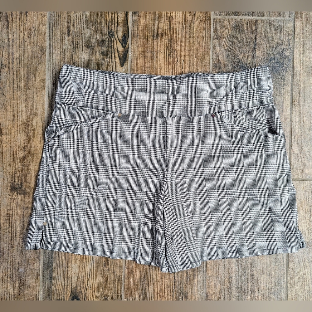 NWOT INC Plaid Shorts Size 6